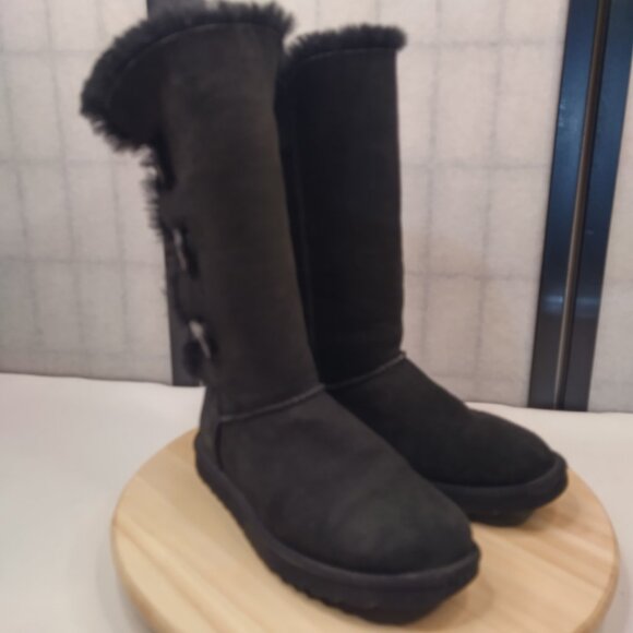 UGG Bailey Button Triplet II Black Sheepskin Shearling Boots Women US 7 - Picture 4 of 16